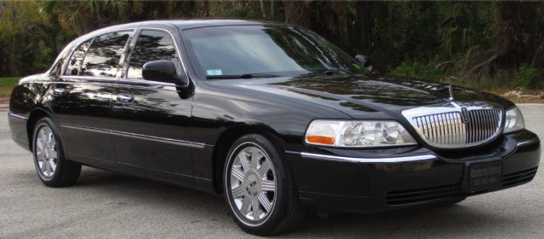 Black Lincoln Town Car black cab rideshare film car
